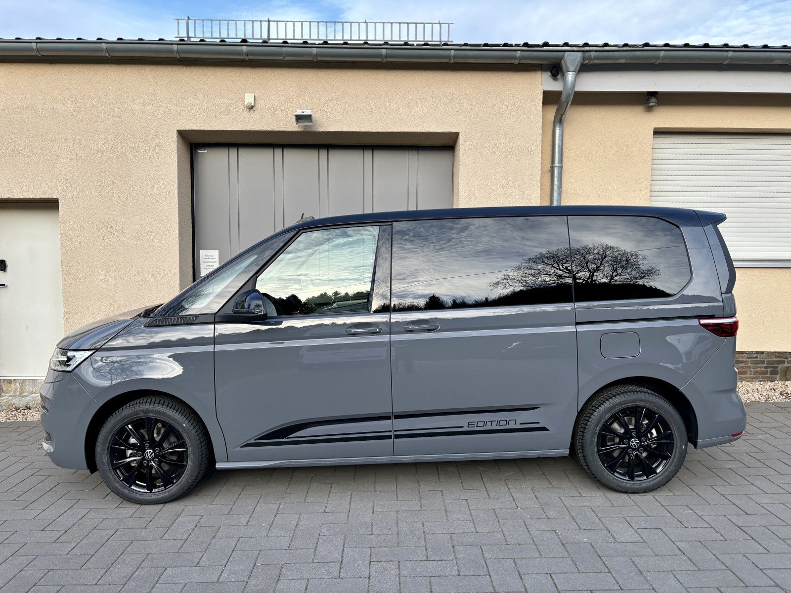 Volkswagen T7 Multivan 1.5 TSI OPF DSG Edition - Samsaru's Car Outlet