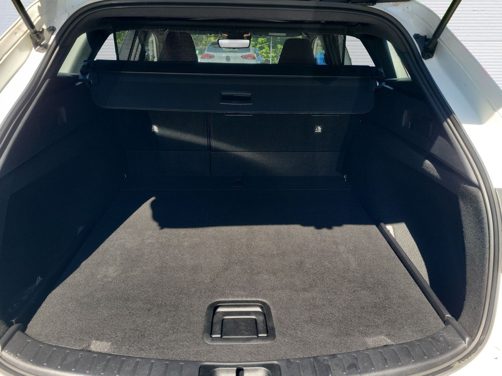 Toyota Corolla 1.8 Hybrid Business - Samsaru's Car Outlet