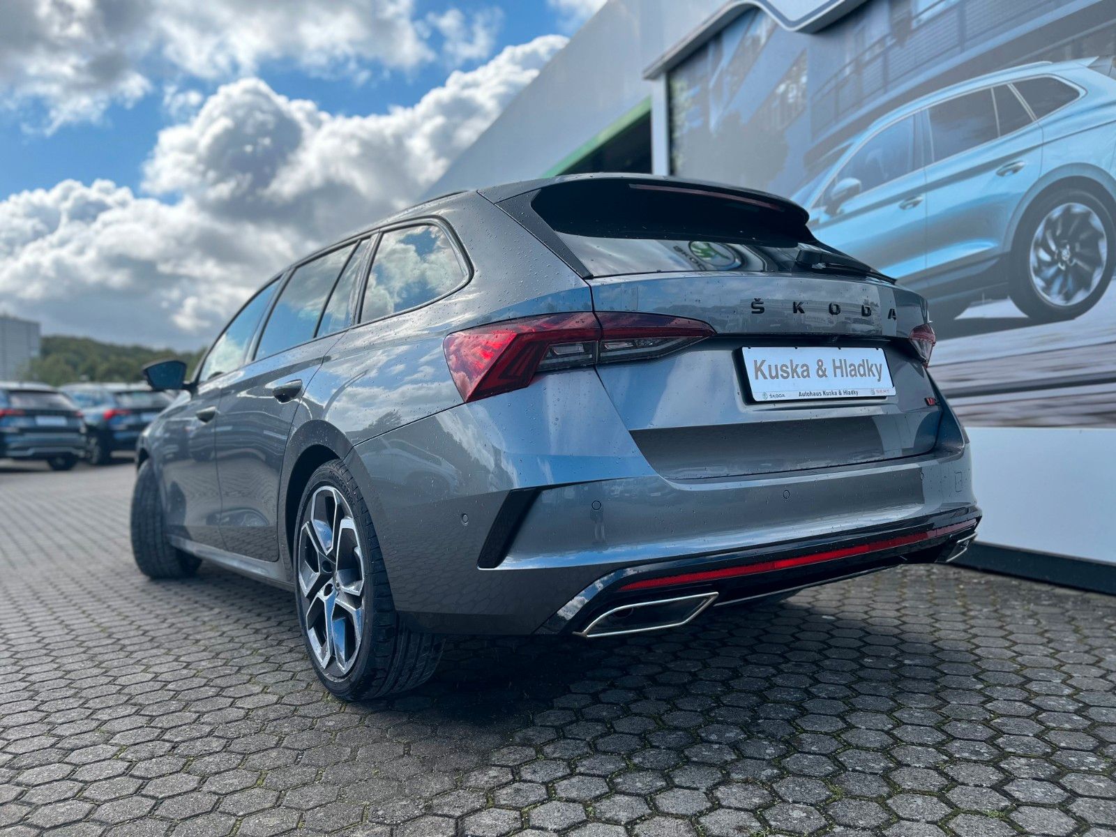 Skoda Octavia RS 2.0 TSI - Samsaru's Car Outlet
