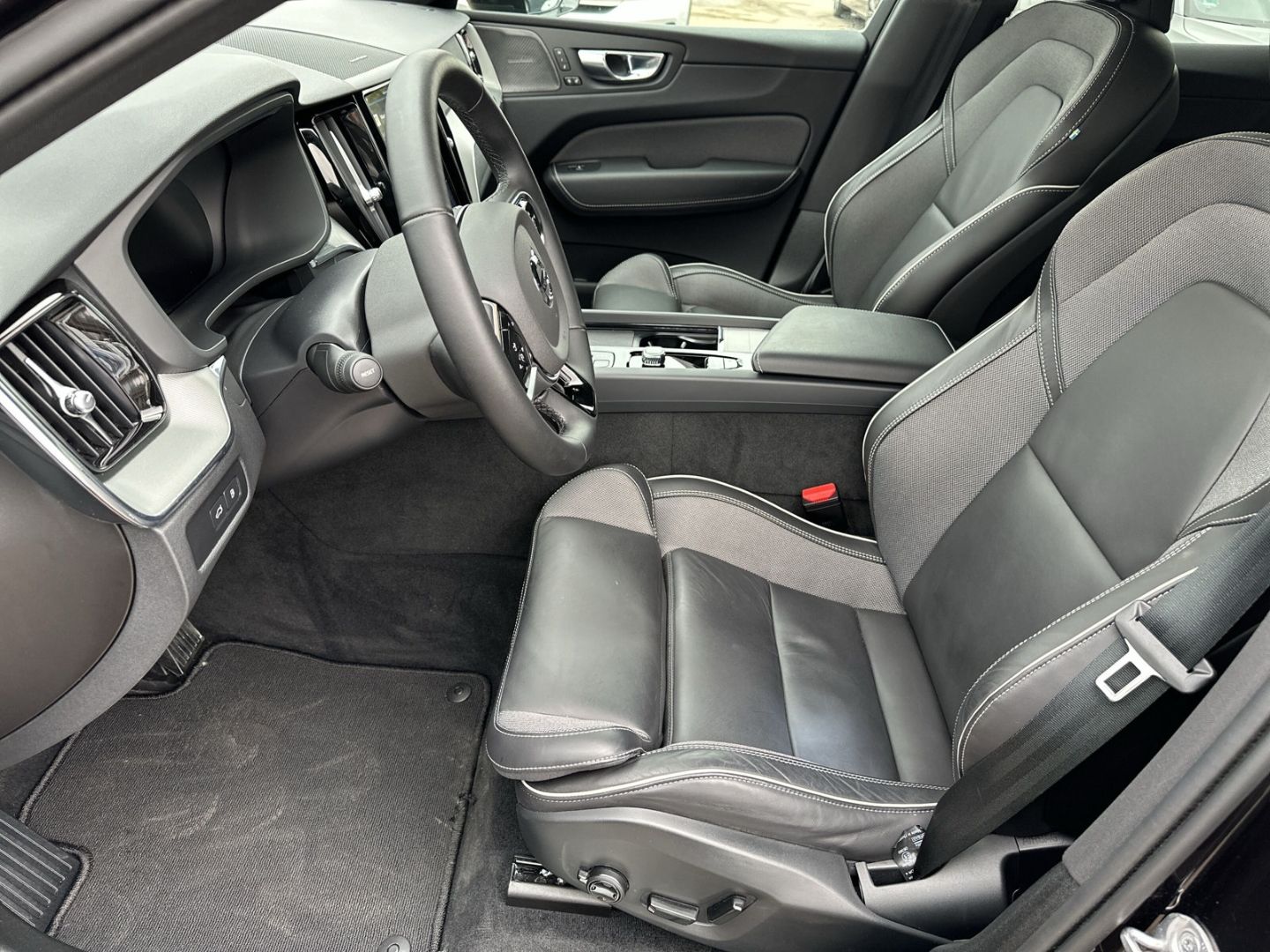 Volvo XC60 Recharge T6 Plus Black Edition AHK ACC