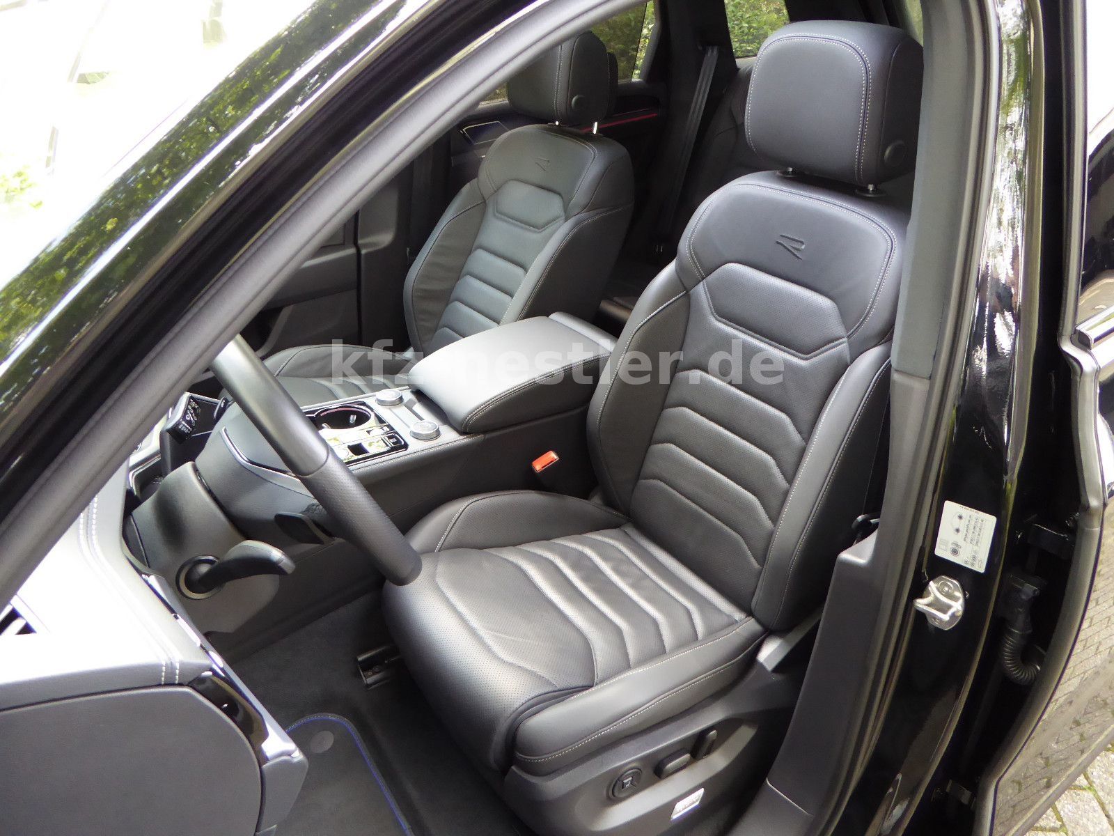 Volkswagen Touareg R eHybrid Pano/21"/AHK/HUD/Dynaudio/ACC