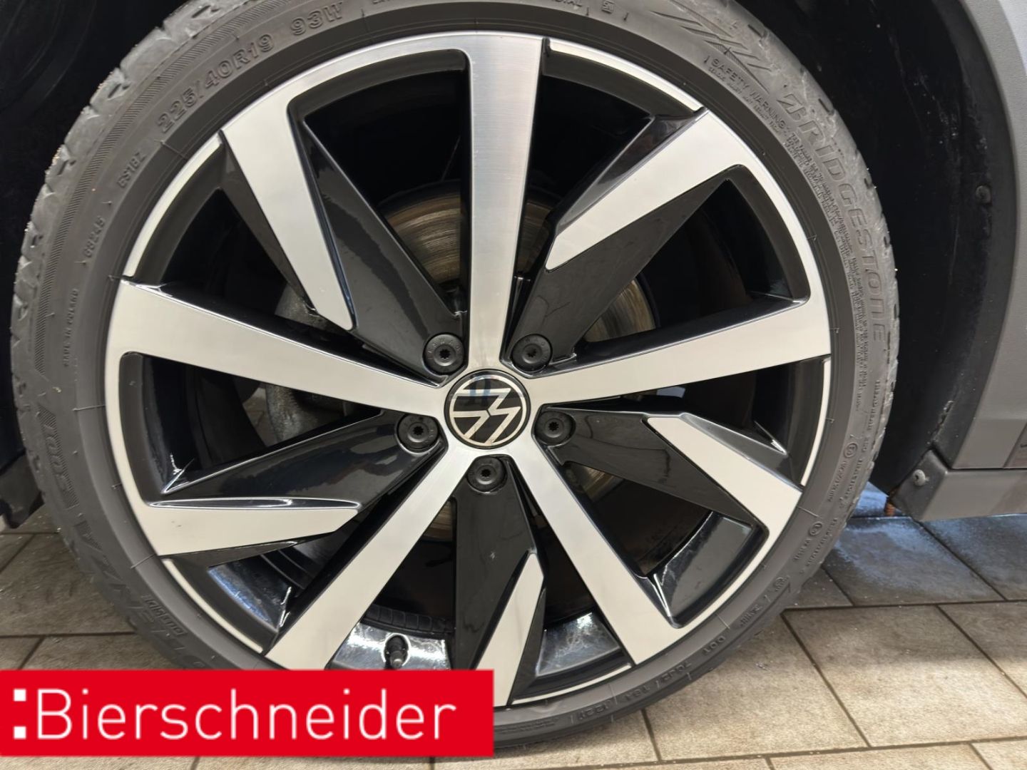 Volkswagen T-Roc 1.5 TSI DSG R-Line - Samsaru's Car Outlet