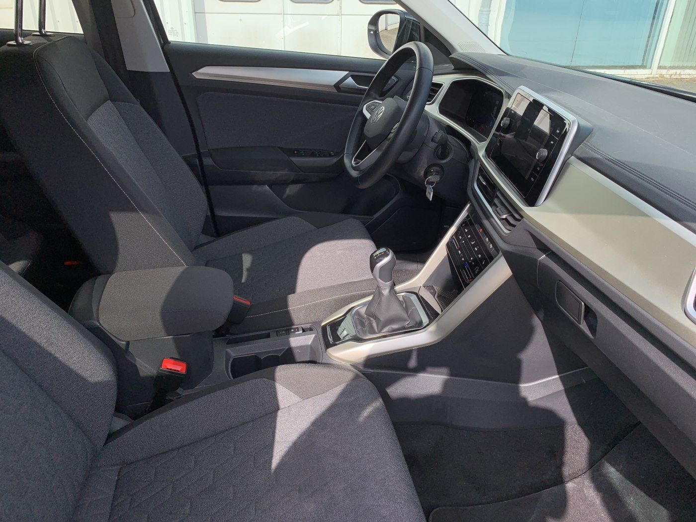 Volkswagen T-Roc Move - Samsaru's Car Outlet