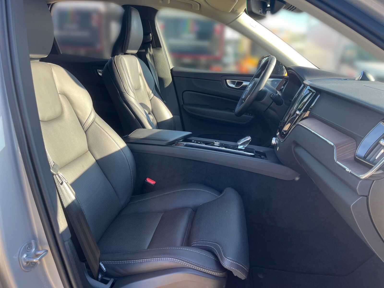 Volvo XC60 B5 AWD Ultimate Dark SHD+AHK+NAVI+360°K