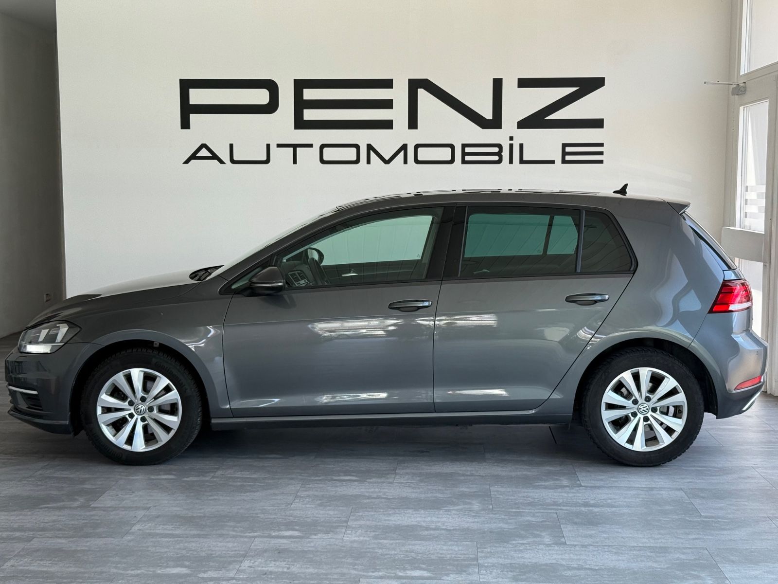 Volkswagen Golf VII Comfortline - Samsaru's Car Outlet