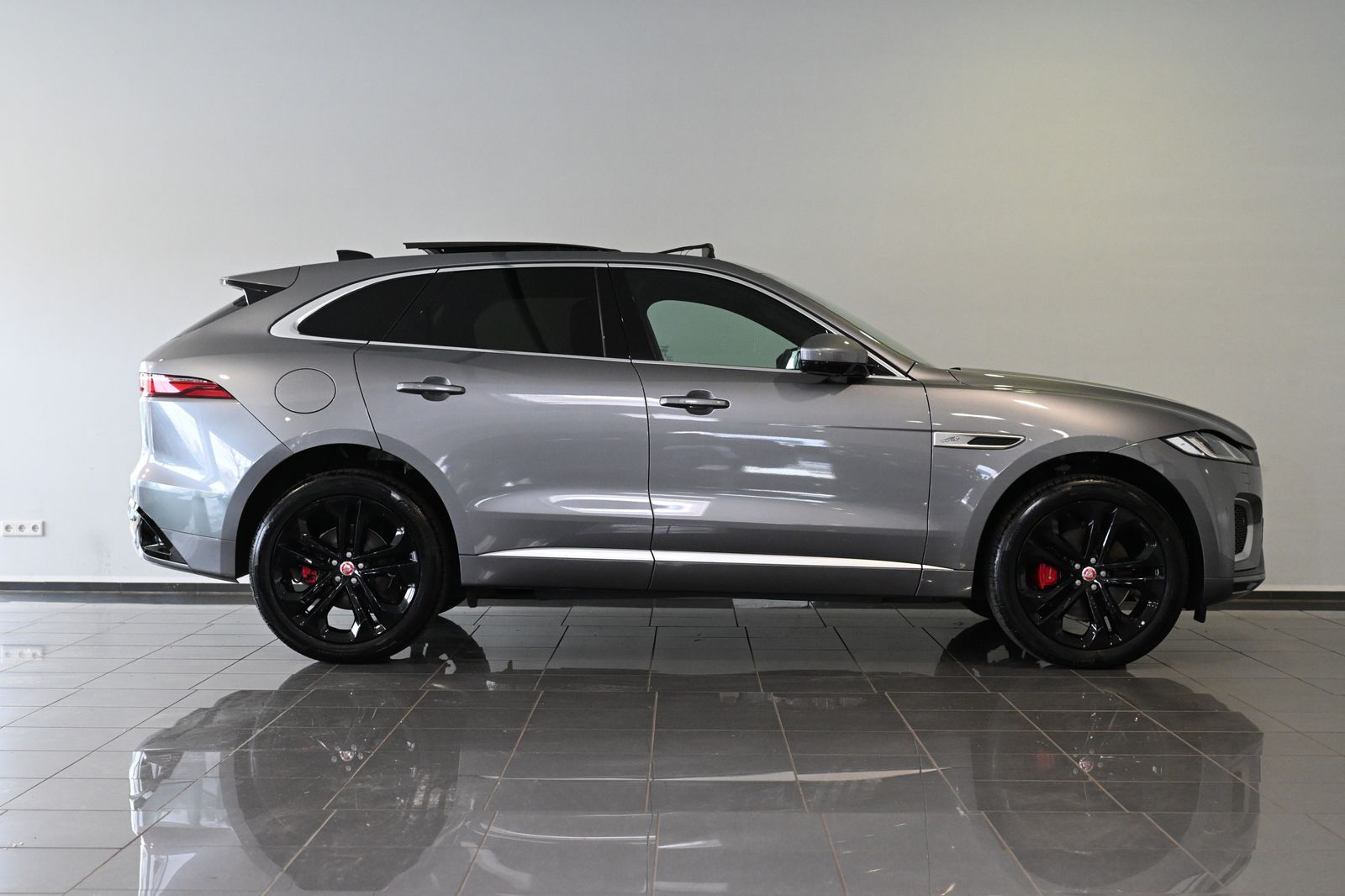 Jaguar F-PACE P250 R-Dynamic SE AWD Pano