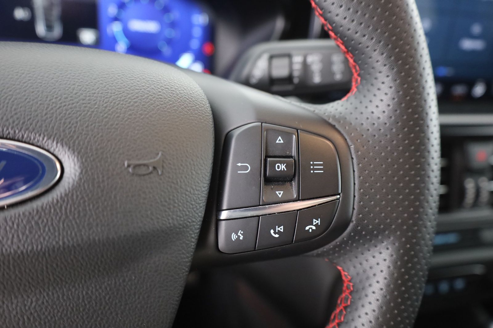 Ford Focus Turnier 1.0 EB ST-Line X LED Navi ACC AHK