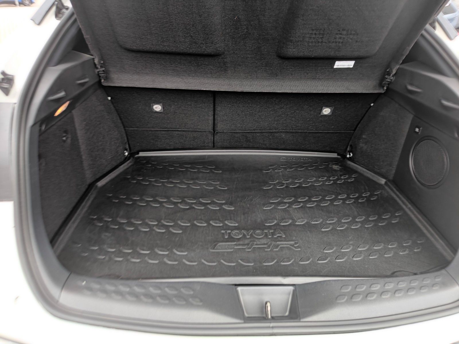 Toyota C-HR Hybrid Style - Samsaru's Car Outlet