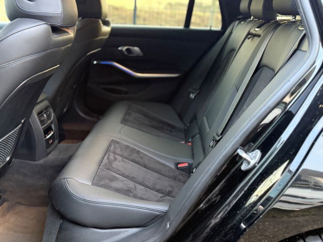 BMW 320 d xDrive M Sport Ambiente Life ALL BLACK - Samsaru's Car Outlet