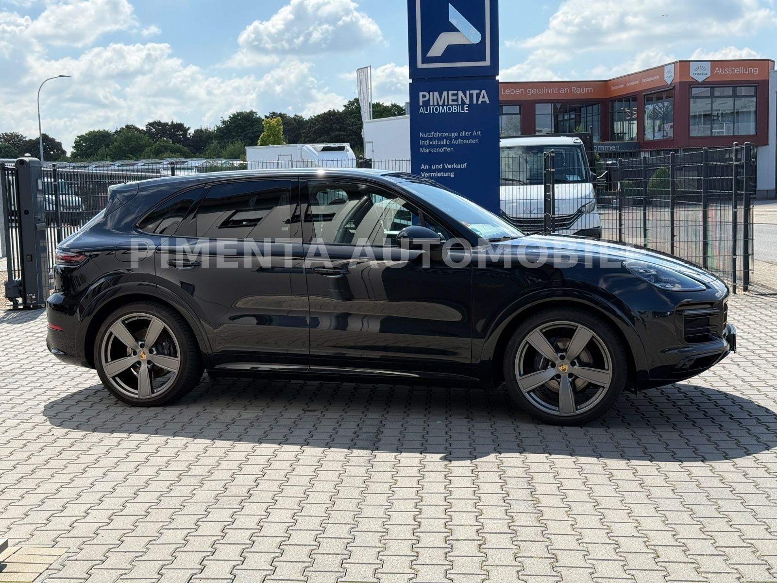 Porsche Cayenne E-Hybrid BLACK 22" APPROVED AHK LUFT PAN