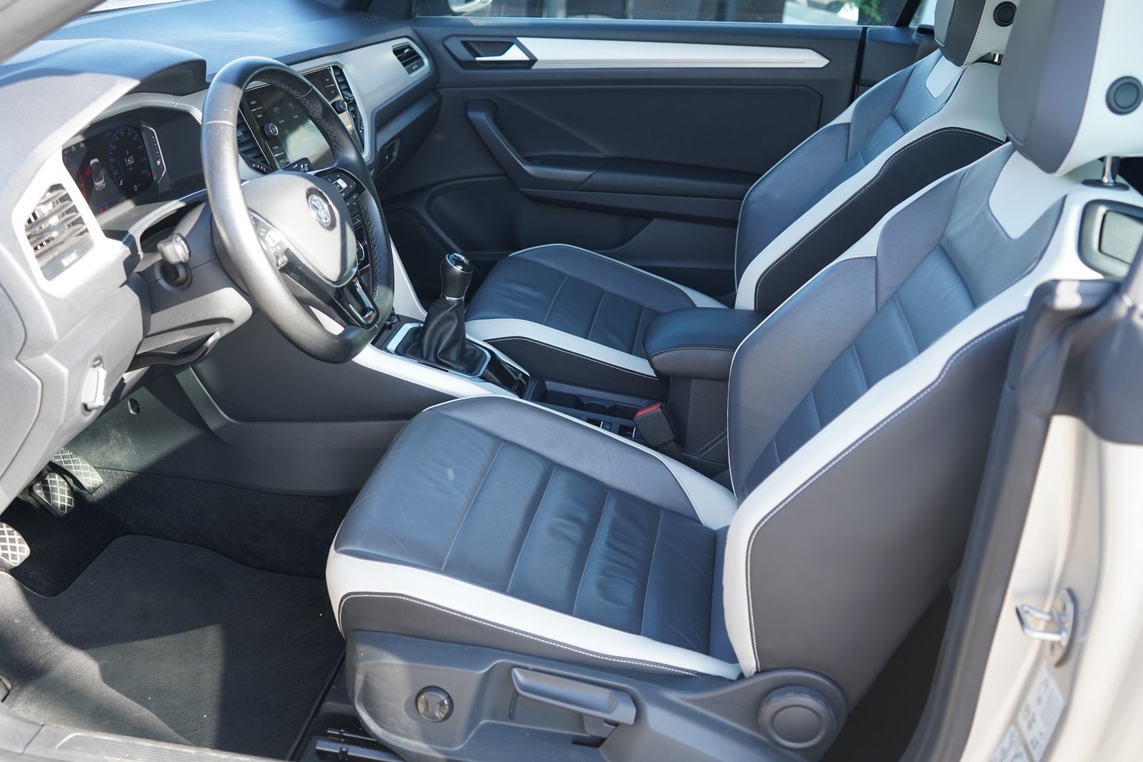 Volkswagen T-Roc 1.5 TSI Style - Samsaru's Car Outlet