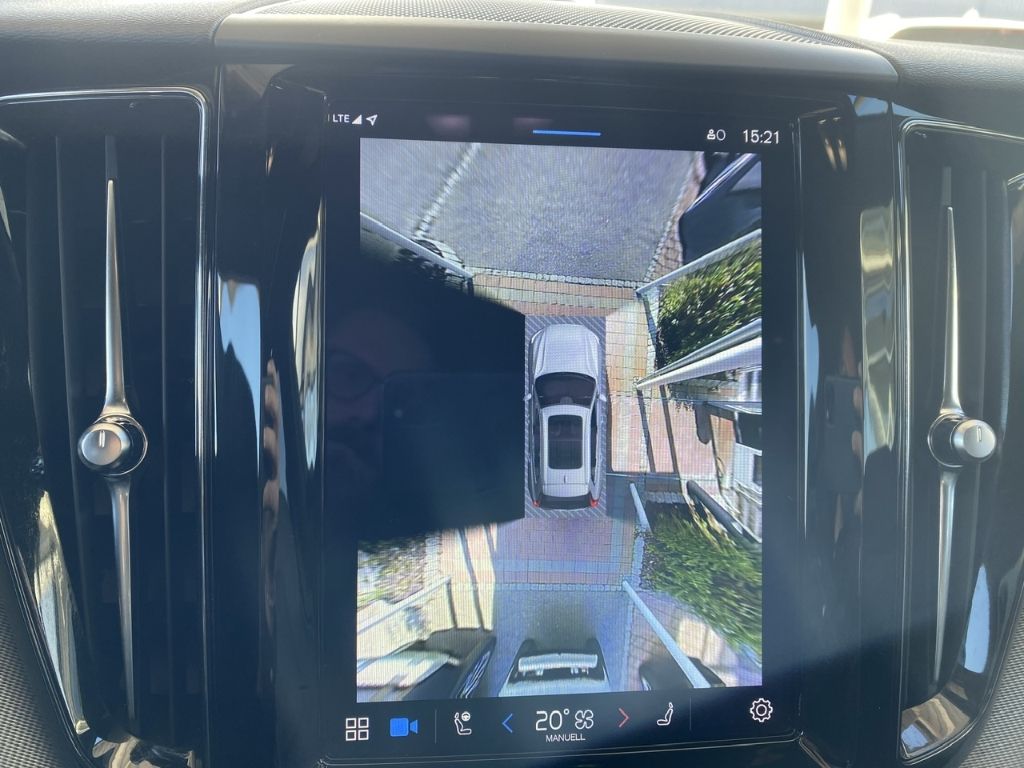 Volvo XC60 R Design Recharge Plug-In Hybrid AWD T8 Twi