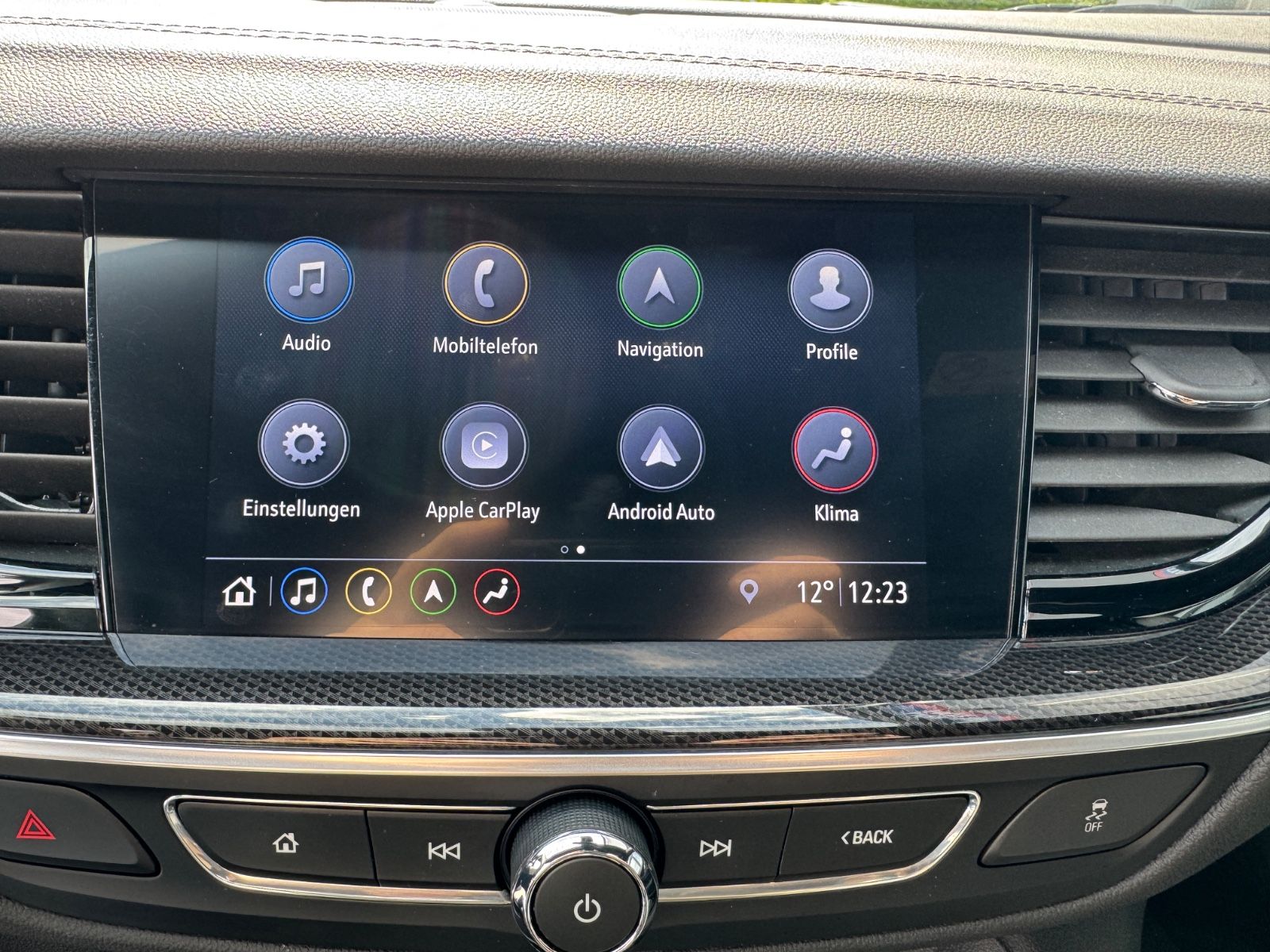 Opel Insignia B Sports Tourer Business - Samsaru's Car Outlet
