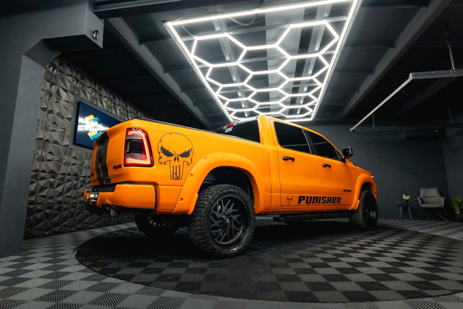 Dodge RAM 5.7 V8 HEMI 4x4 OFFROAD Night PUNISHER 19%