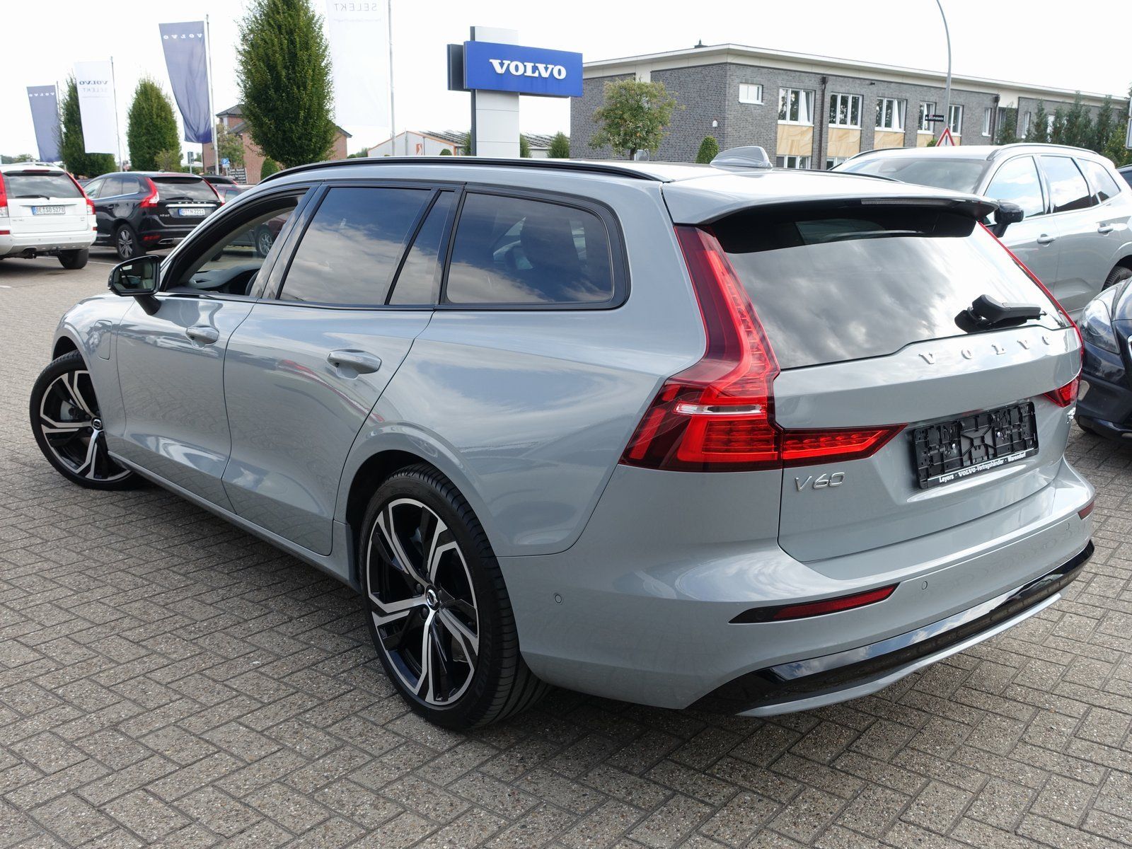 Volvo V60 T8 AWD Twin Engine Ultra Dark/Massage/360°