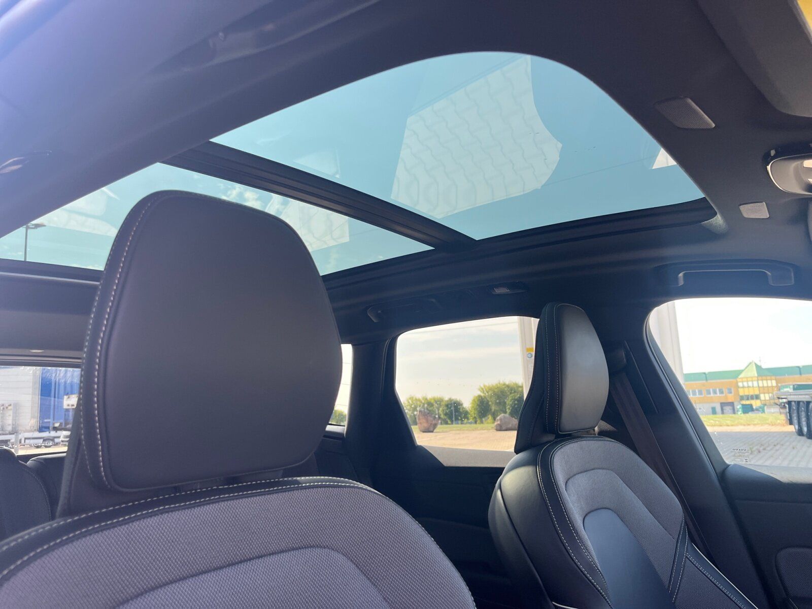 Volvo XC60 T6 AWD Plus Dark Recharge SITZH+AHK+RFK+TEM