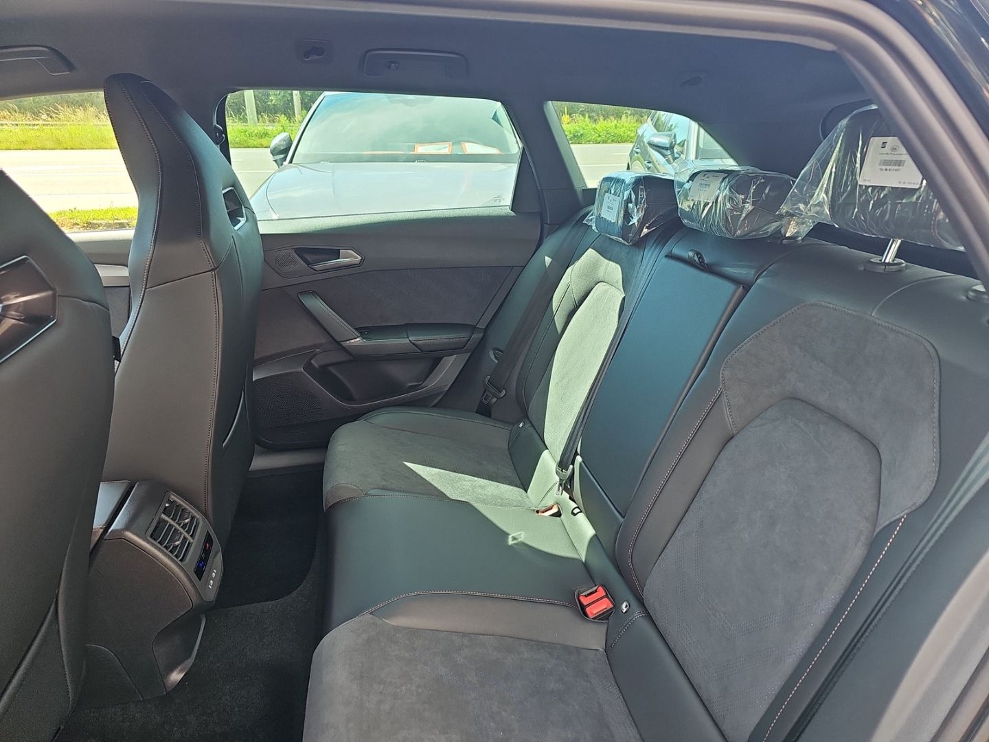 Cupra Leon Sportstourer 1.5 eTSI - Samsaru's Car Outlet
