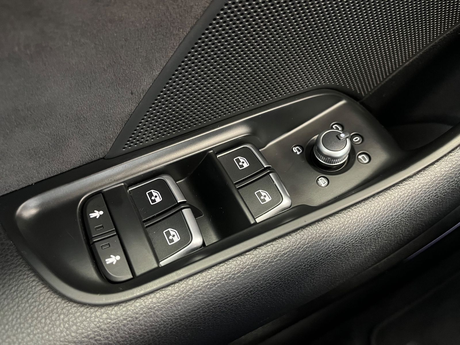 Audi A3 Lim. 40 TFSI Quattro S-Line Sport - Samsaru's Car Outlet