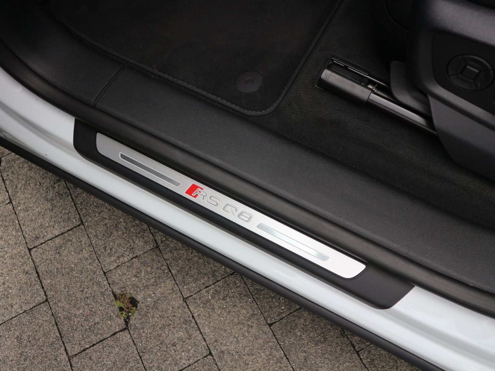 Audi RS Q8 quattro PANO+KERAMIK+AHK+HEADUP+ACC+MATRIX