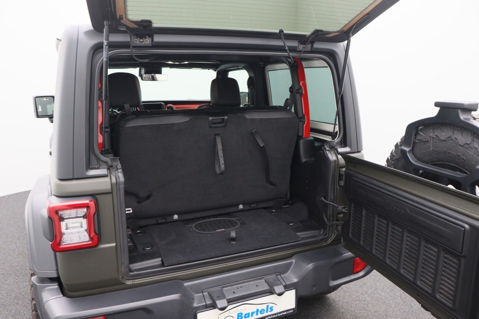 Jeep Wrangler Rubicon 2.2l CRDi grün Matt Lackierung