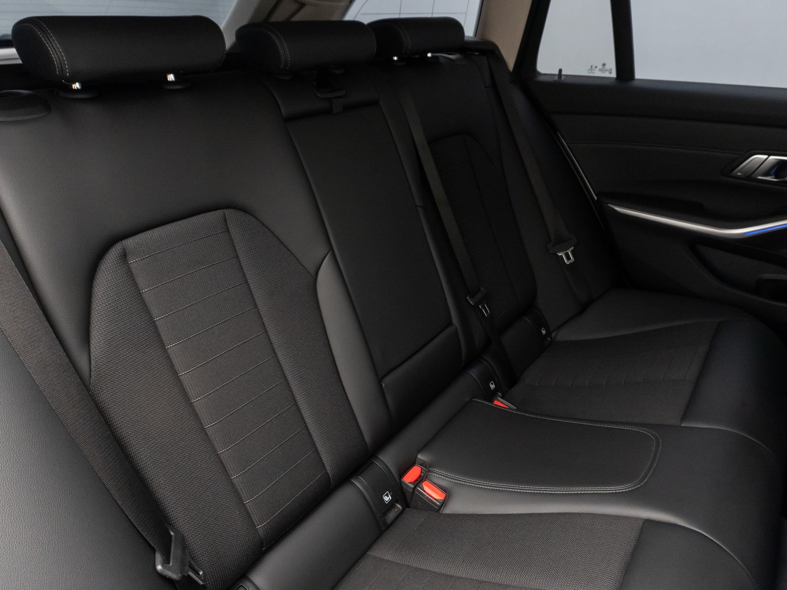 BMW 320d SportLine - Samsaru's Car Outlet