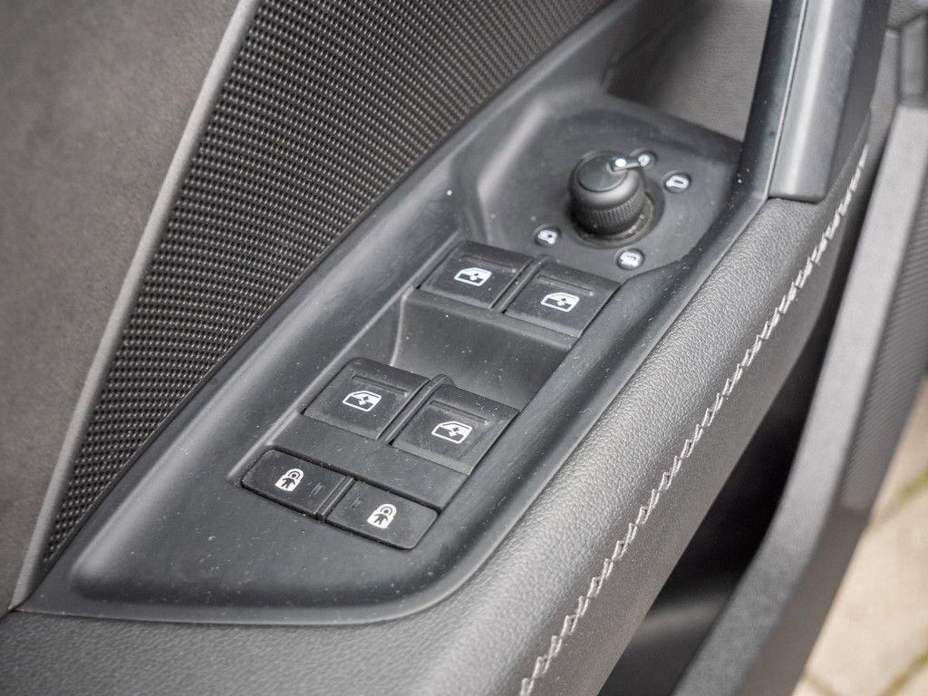 Audi A3 Sportback 40TFSI S line MATRIX NAVI PANORAMA