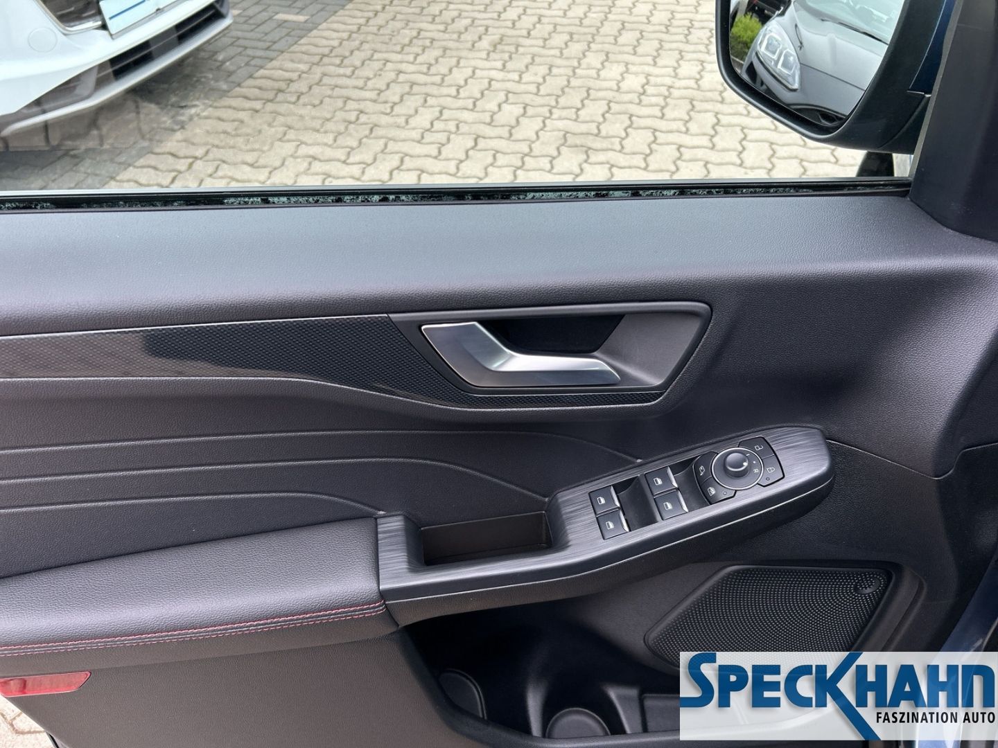 Ford Kuga Plug-In Hybrid ST-Line - Samsaru's Car Outlet