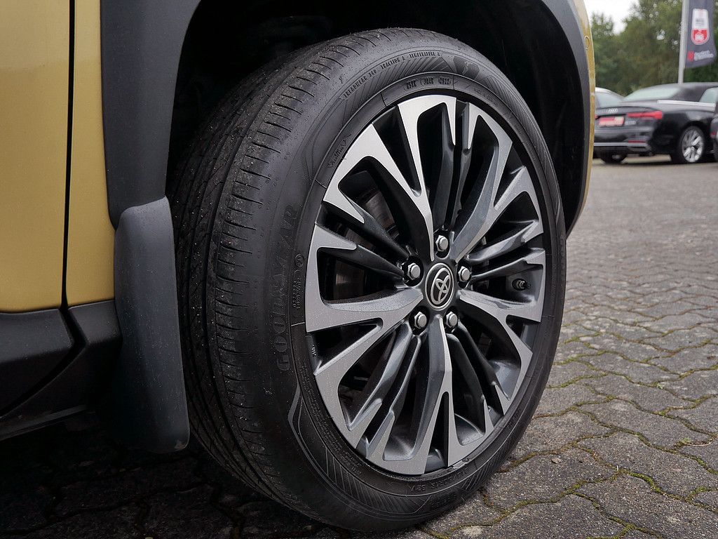 Toyota Yaris Cross 360 Grad SHZ KAMERA NAVI PDC ACC LED