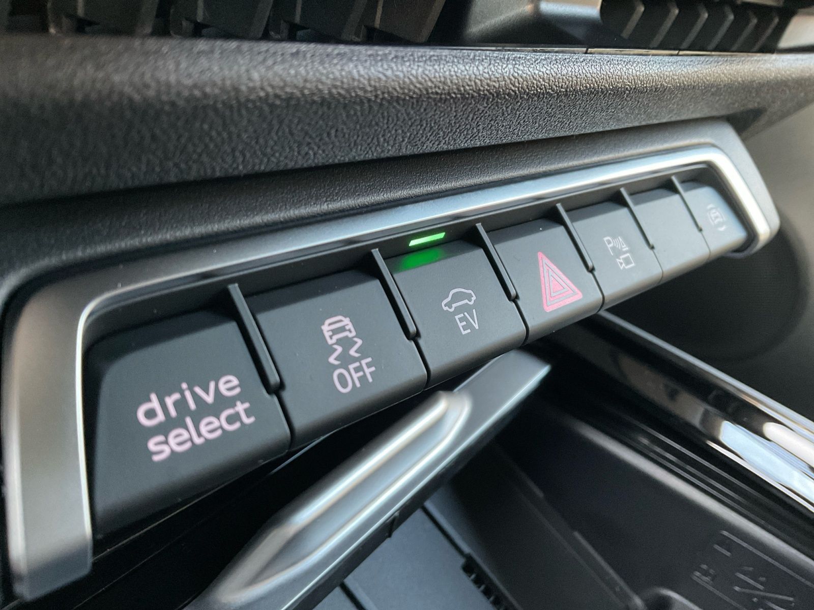 Audi Q3 SUV e-hybrid 2x S line MATRIX AHK HUD SONOS