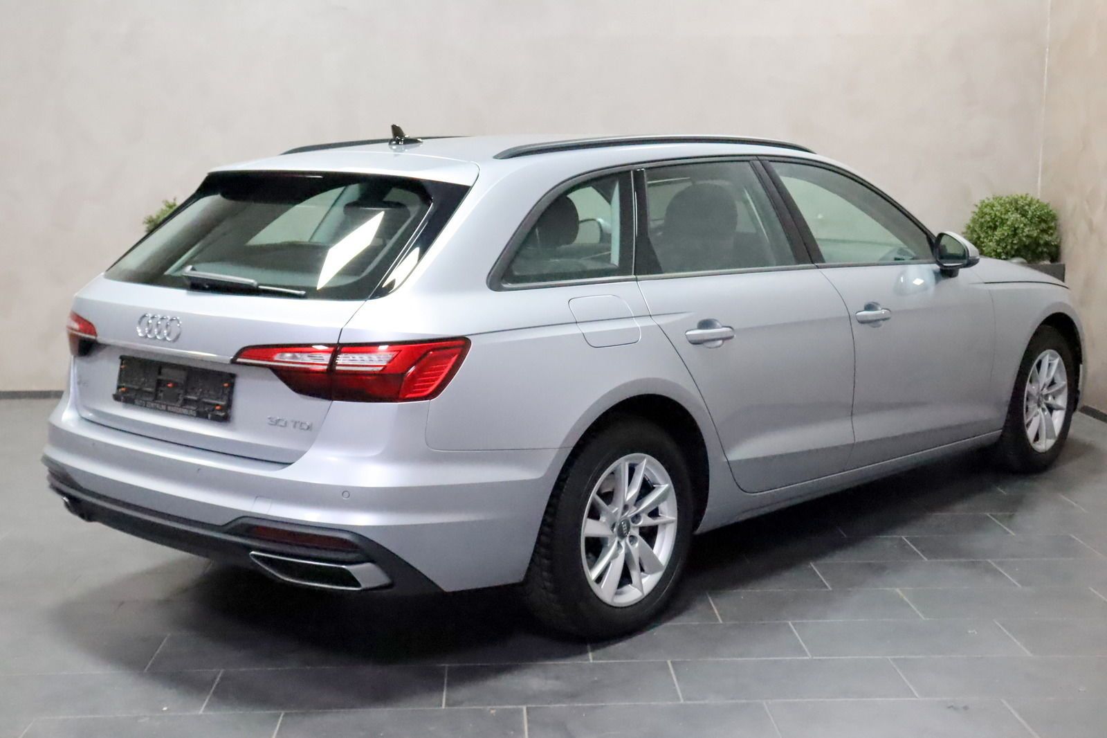 Audi A4 Avant 30 TDI Aut. - Samsaru's Car Outlet