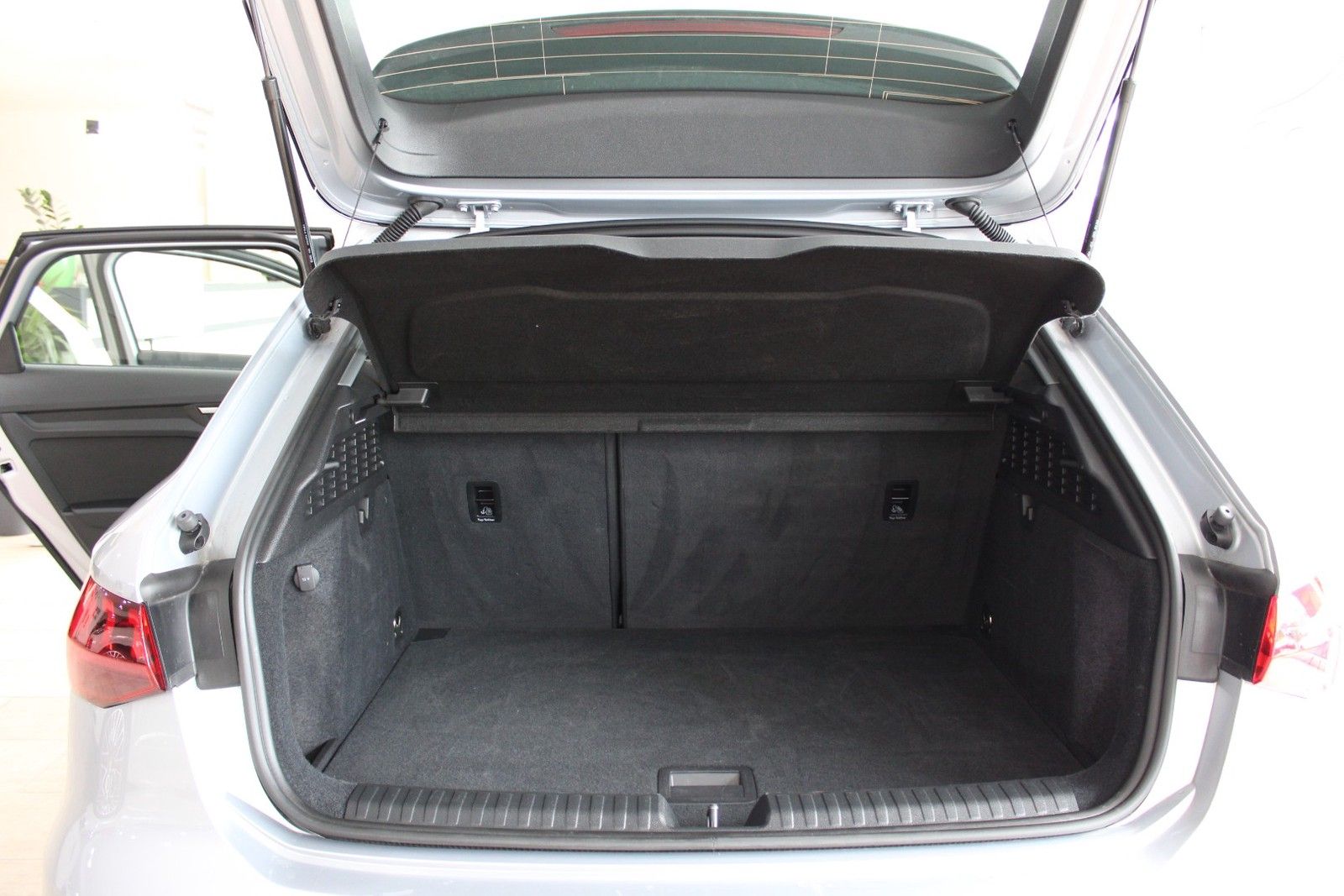 Audi A3 Sportback 35 TFSI Sport - Samsaru's Car Outlet
