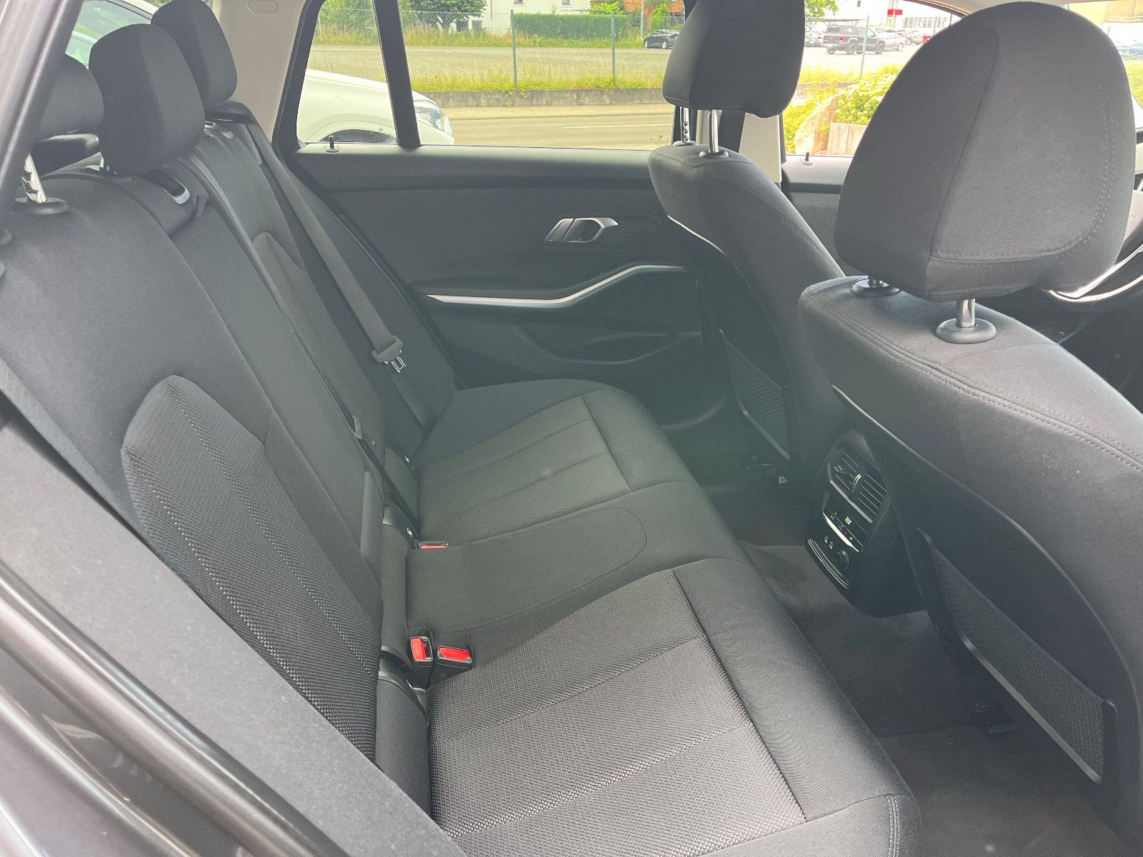 BMW 320iA G21 Tour - Samsaru's Car Outlet