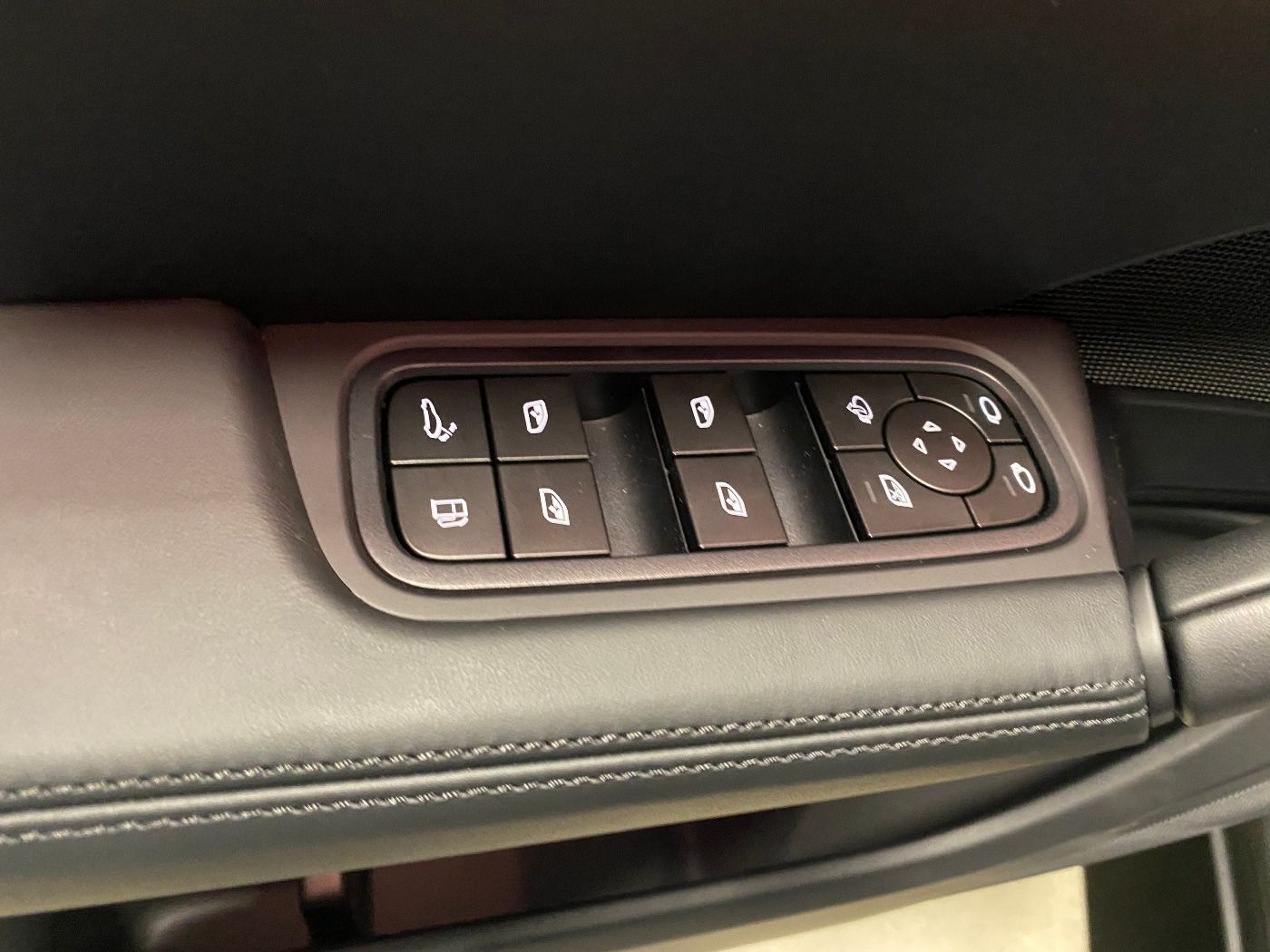Porsche Cayenne E-Hybrid Coupe | Adaptive Luftfederung |