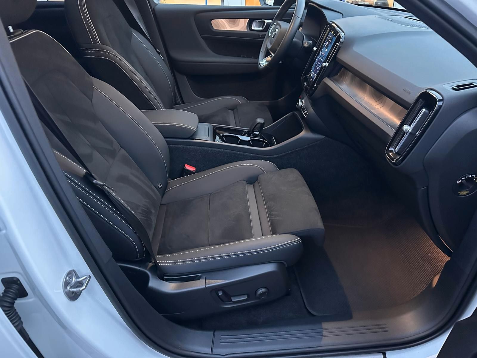 Volvo XC40 Twin AWD Ultimate AHK,Pano,360°,BLIS,ACC