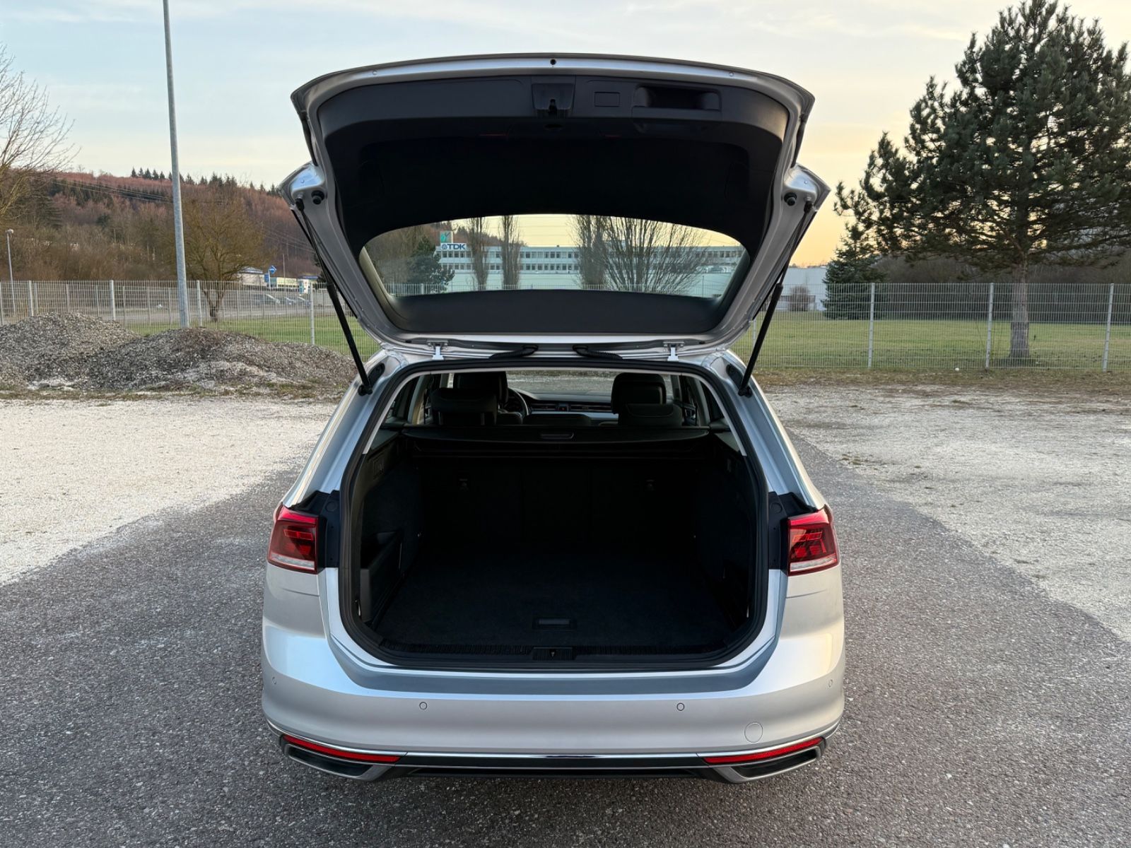 Volkswagen Passat Variant GTE Business - Samsaru's Car Outlet