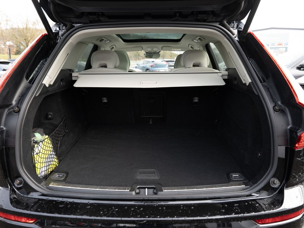 Volvo XC60 B4 Momentum Pro AWD STANDHZ LED PANO 360°