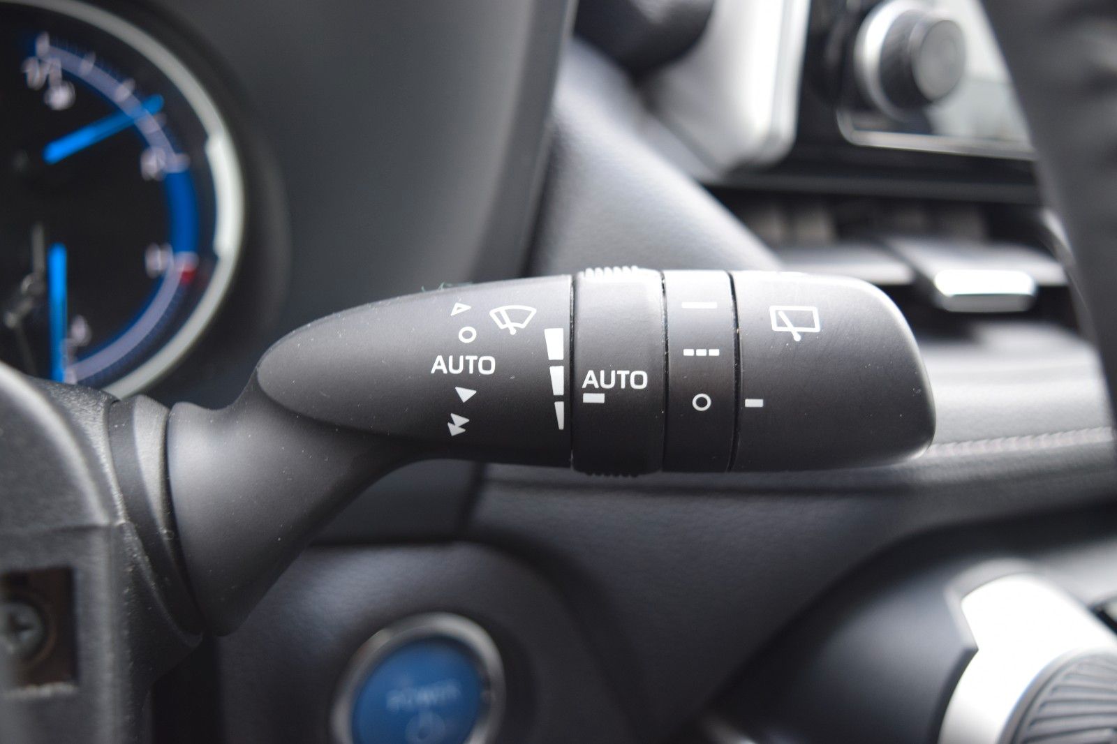 Toyota RAV 4 RAV4 Hybrid 4x2 Lounge - Samsaru's Car Outlet