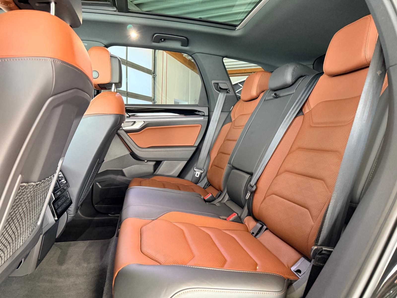 Volkswagen Touareg R-Line-Pano/ACC/AHK/360/Dynaudio/Massage