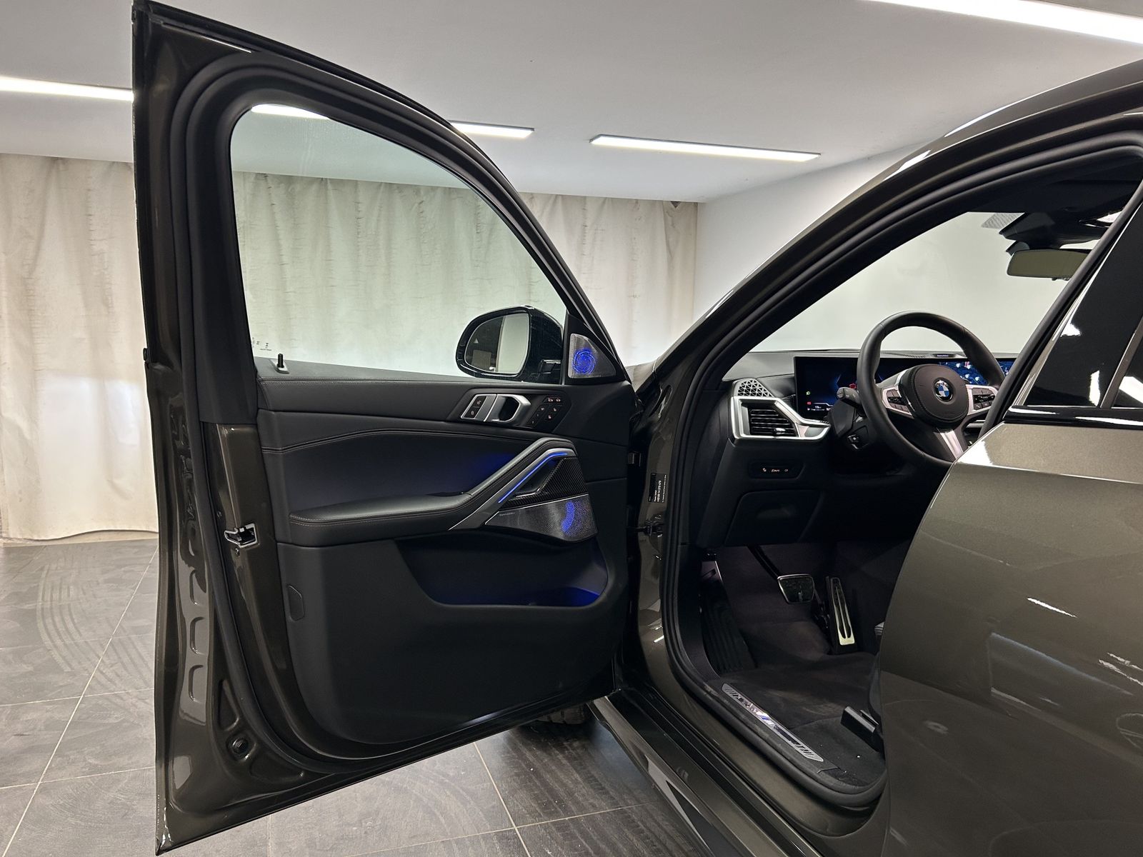 BMW X6 xDrive40d M Sportpaket Pro B&W Pano. AHK DAB