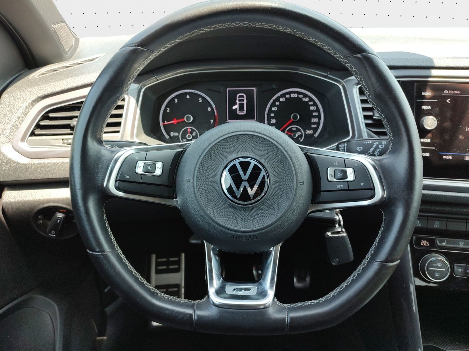 Volkswagen T-ROC 1.5 TSI R-Line - Samsaru's Car Outlet