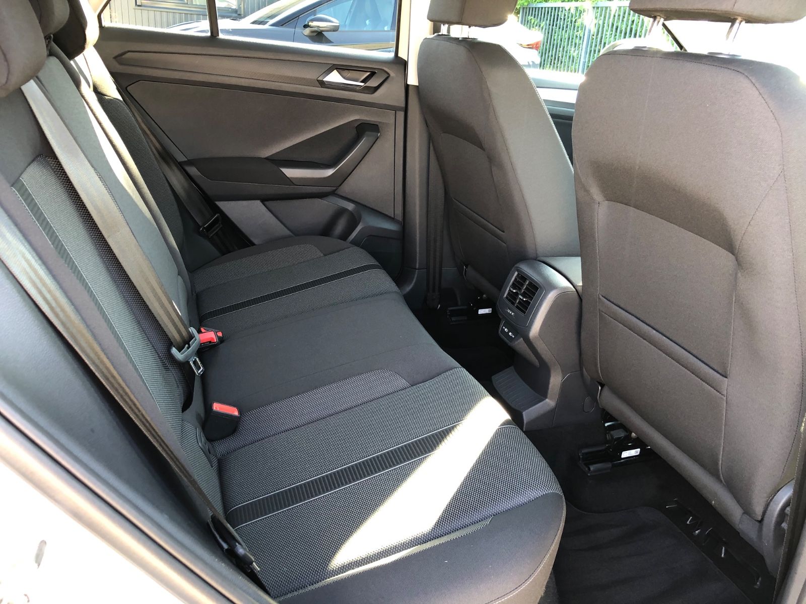 Volkswagen T-Roc Life - Samsaru's Car Outlet