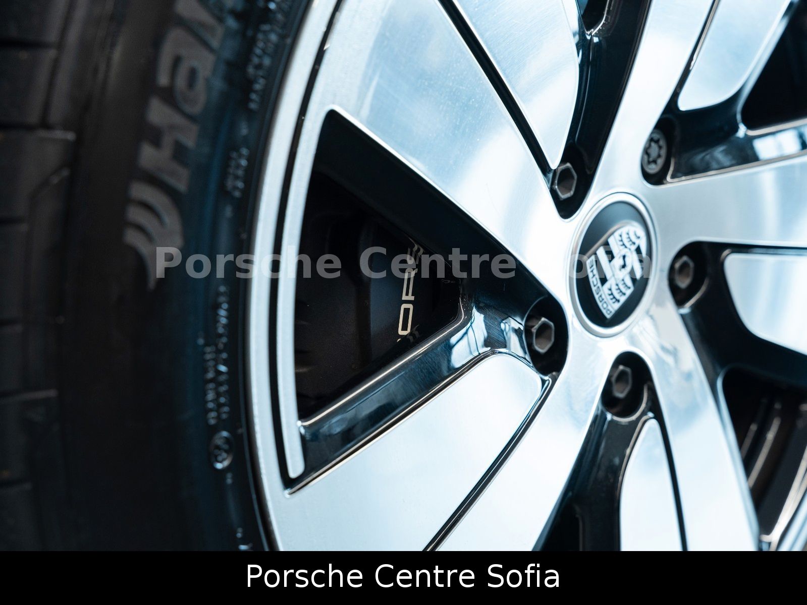 Porsche Taycan Cross Turismo 4