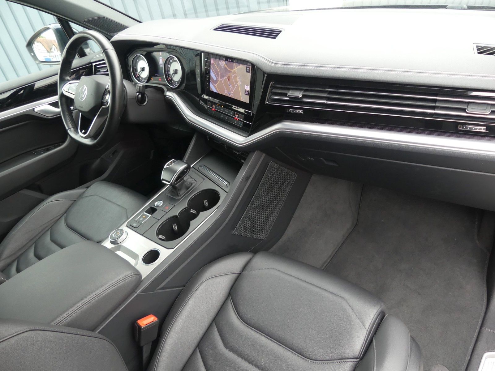 Volkswagen Touareg Elegance 4Motion - Samsaru's Car Outlet