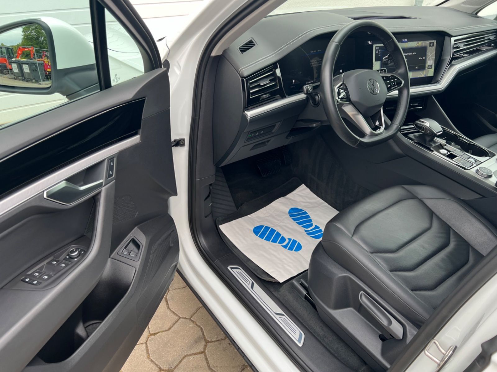 Volkswagen Touareg 4M eHybrid - Samsaru's Car Outlet