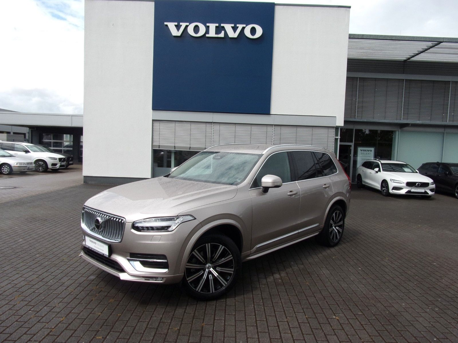 Volvo XC 90 B5 Plus Bright AWD - Samsaru's Car Outlet