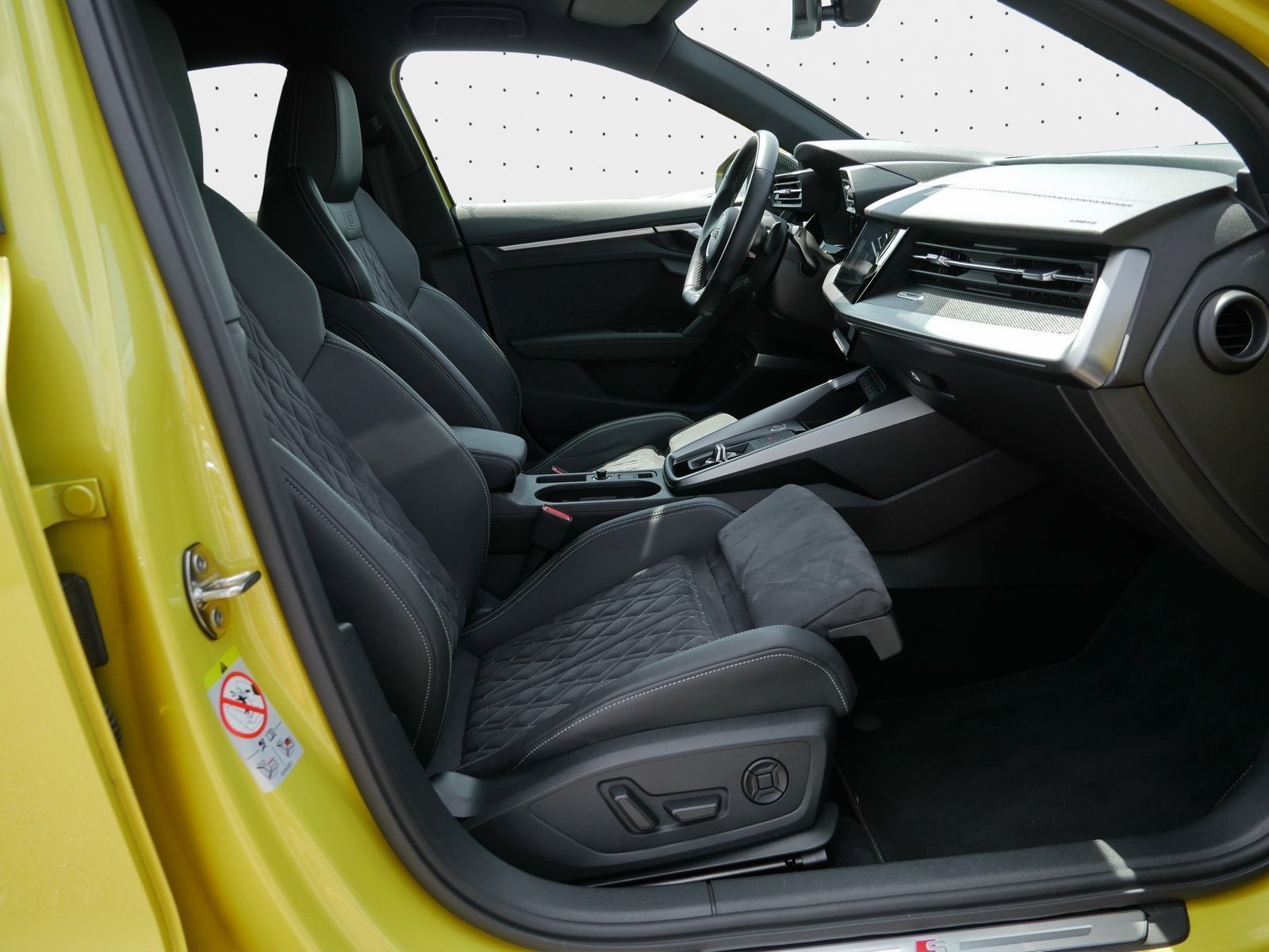 Audi A3 Sportback 40 TFSIe S-line - Samsaru's Car Outlet