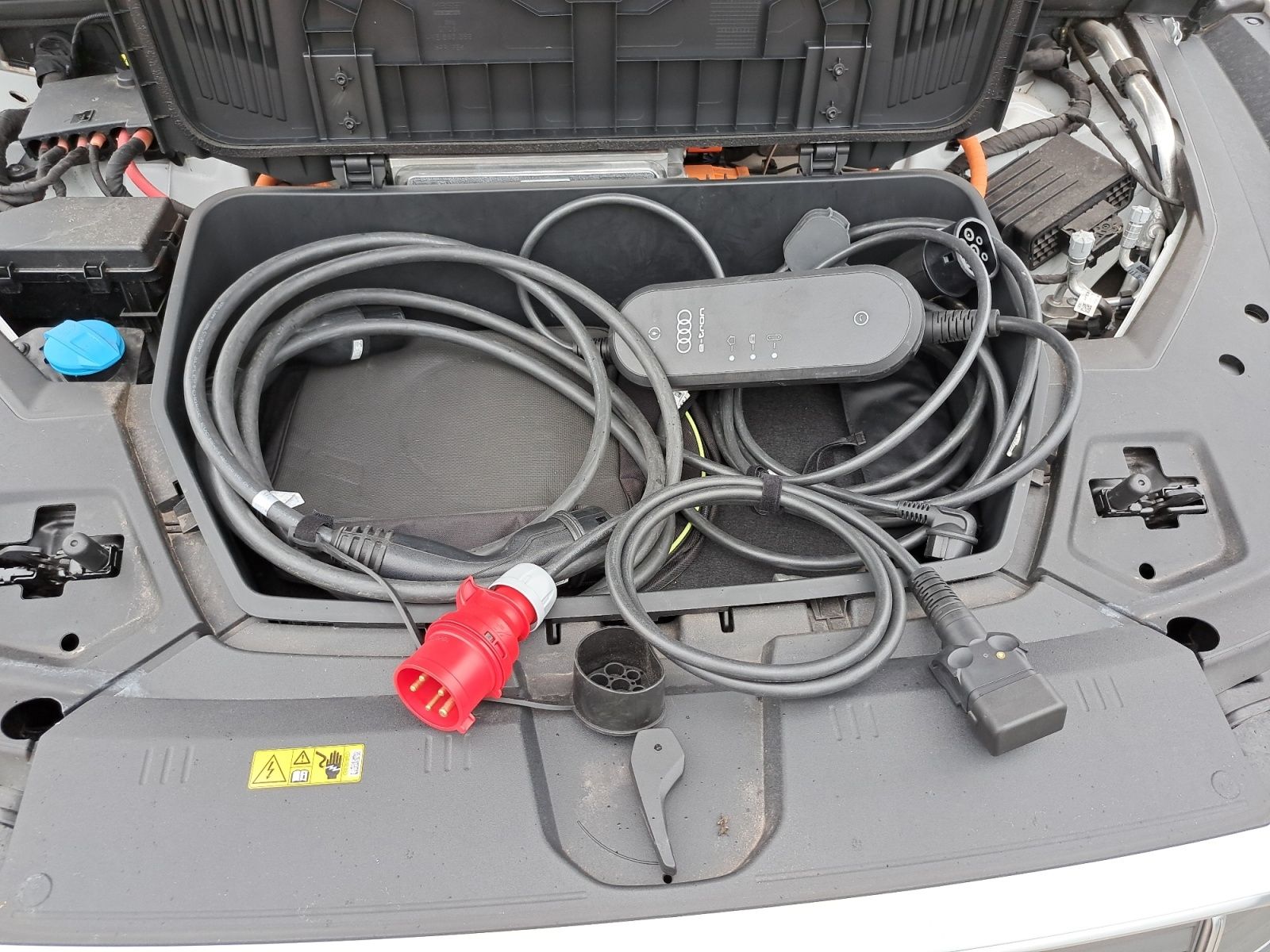 Audi e-tron Sportback 55 quattro S line PANO AHK MMI