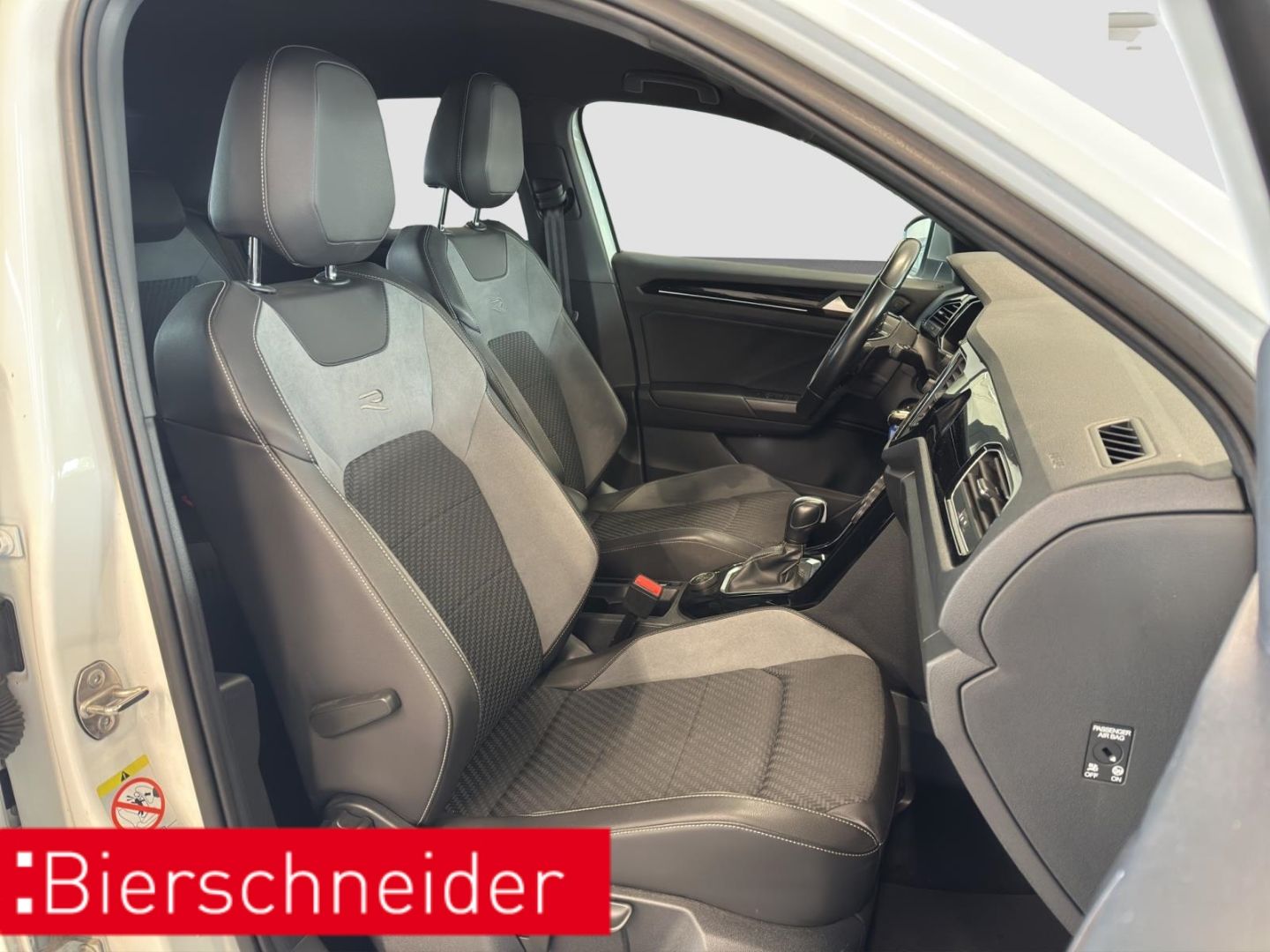 Volkswagen T-Roc 2.0 TSI DSG 4Mo. R - Samsaru's Car Outlet