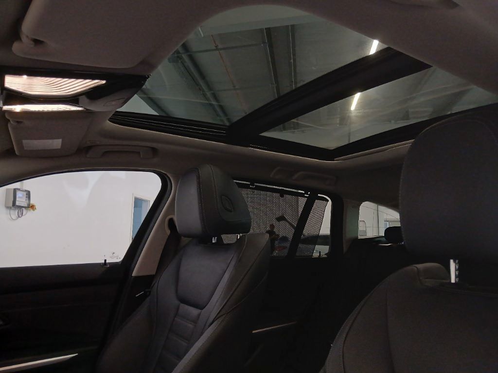 BMW 320d Touring xDrive - Samsaru's Car Outlet