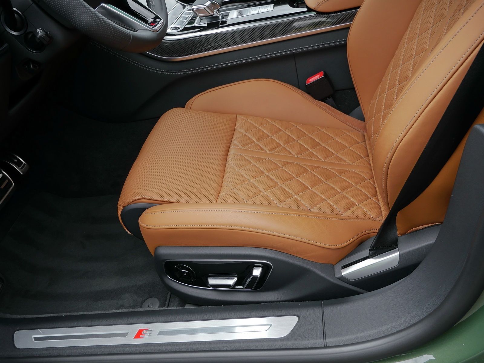 Audi A8 Lang 60 TFSIe qu. S line - Samsaru's Car Outlet